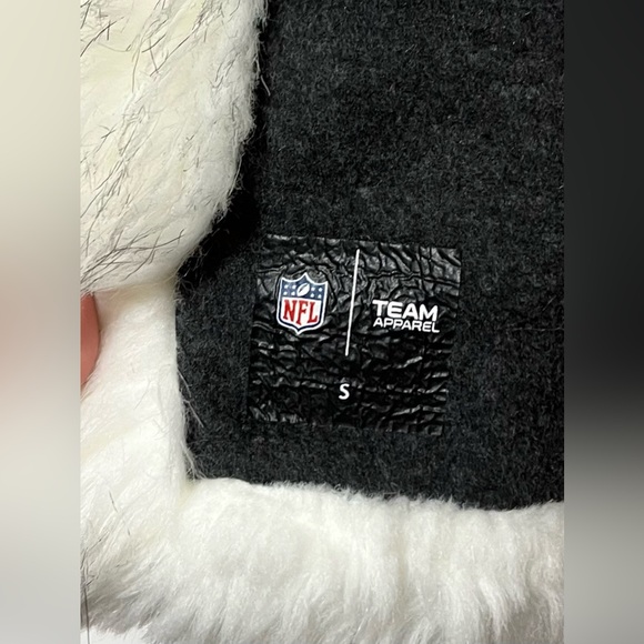 Reversible White Faux Fur Vest Official NFL Apparel Super Bowl Cozy Fall Winter - Picture 8 of 15